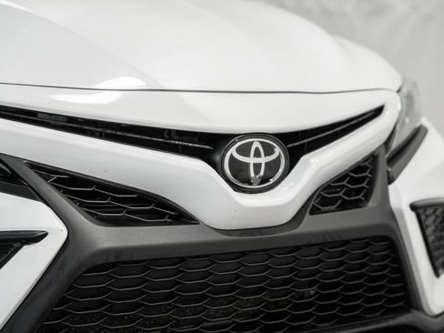Used 2024 Toyota Camry SE image 10
