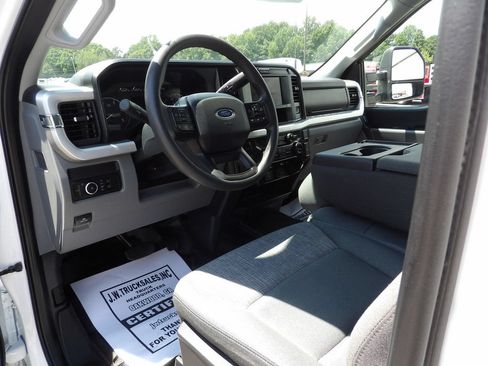 Used 2025 Ford F350 XLT AWD/4WD image 16