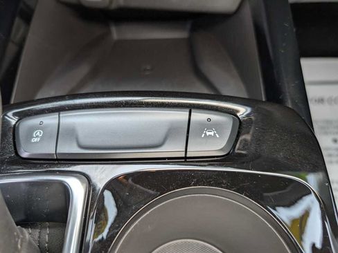 Used 2024 Chevrolet Trax LT w/ Sunroof Package FWD image 30