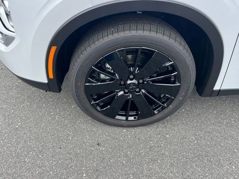New 2026 Mitsubishi Outlander LE FWD image 10