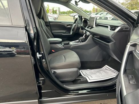Used 2025 Toyota RAV4 XLE AWD/4WD image 13