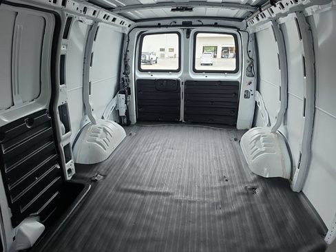 Used 2016 GMC Savana 2500 RWD image 15