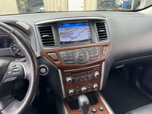 Used 2020 Nissan Pathfinder Platinum image 33