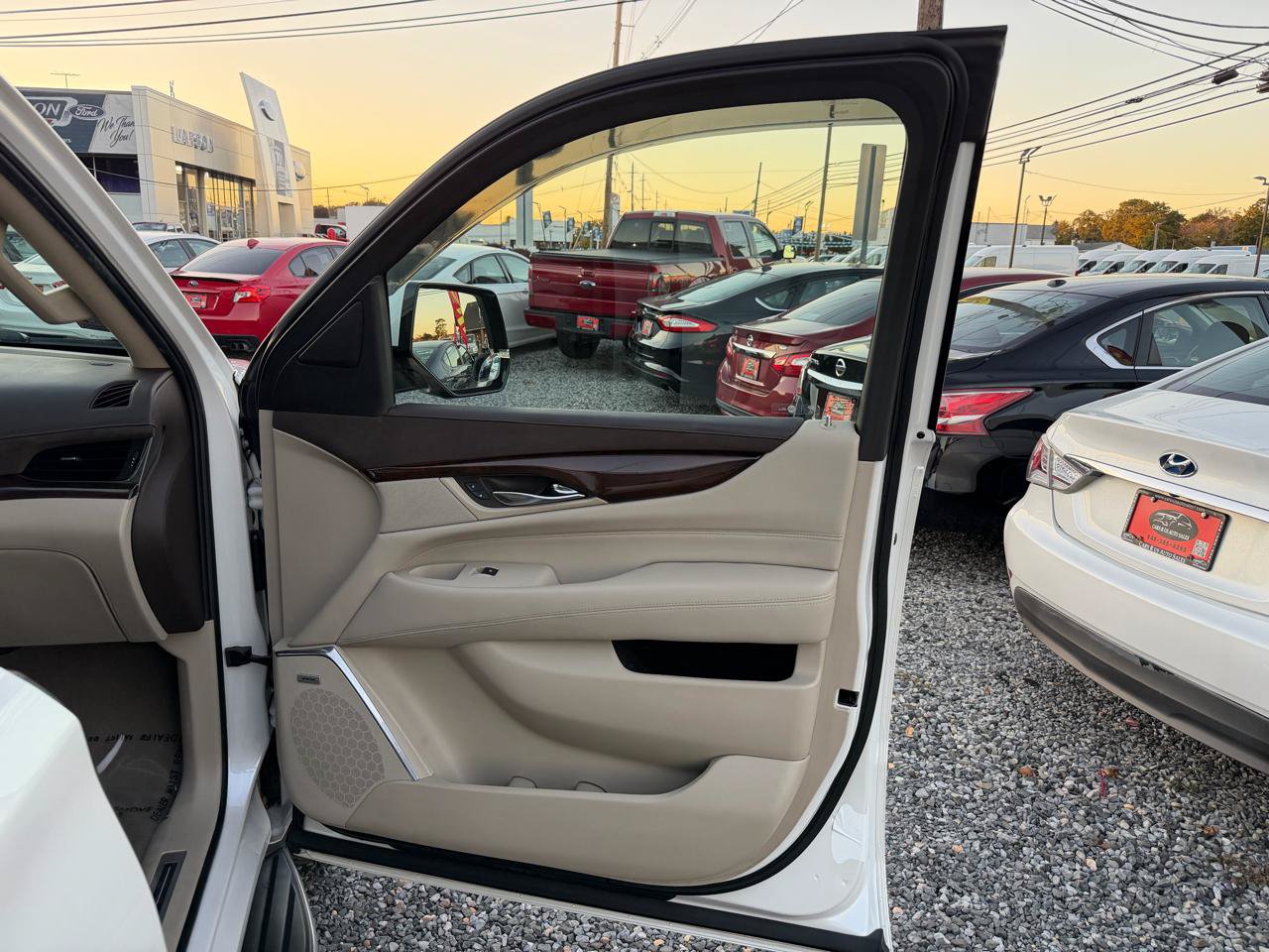 Used 2016 Cadillac Escalade ESV Luxury AWD/4WD image 16