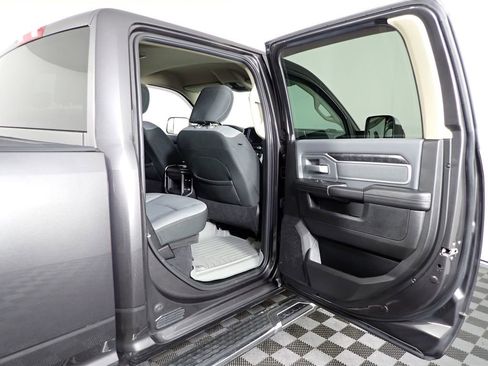 Used 2020 RAM 2500 Big Horn w/ Level 1 Equipment Group AWD/4WD image 29