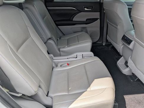 Used 2017 Toyota Highlander Limited image 15