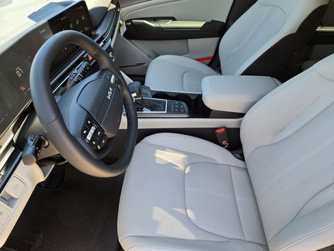 New 2026 Kia Sportage EX FWD image 10