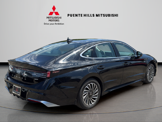 Used 2025 Hyundai Sonata Limited FWD image 5