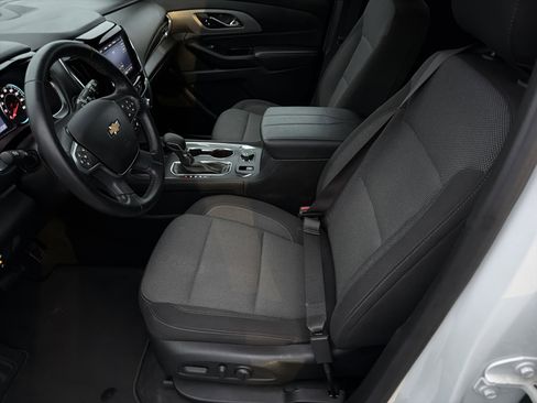 Used 2023 Chevrolet Traverse LT image 10