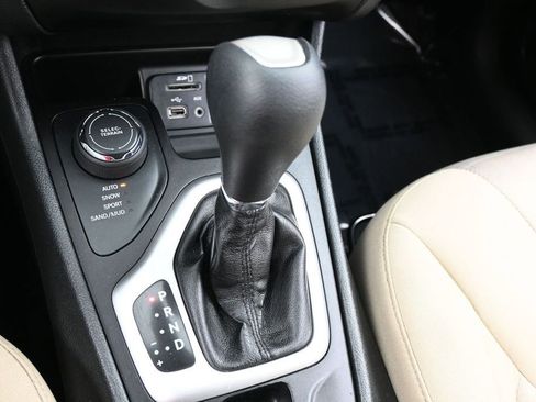Used 2016 Jeep Cherokee Sport AWD/4WD image 20