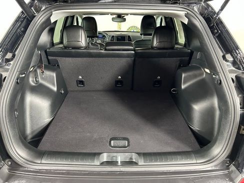 Used 2022 Jeep Cherokee Trailhawk w/ Comfort/Convenience Group image 23