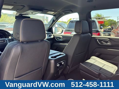 Used 2023 GMC Yukon XL SLT AWD/4WD image 27