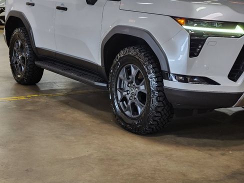Used 2024 Lexus GX 550 AWD/4WD image 16