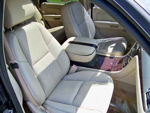 Used 2008 Cadillac Escalade AWD image 36