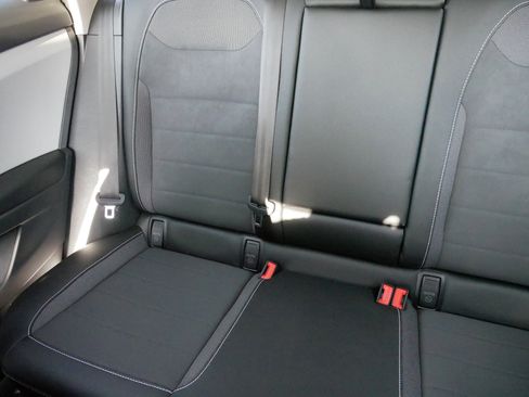 Certified 2022 Volkswagen Taos SE image 12