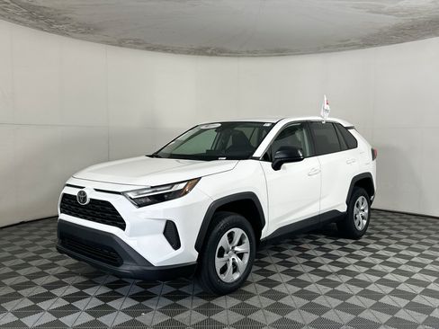 Used 2023 Toyota RAV4 LE FWD image 7