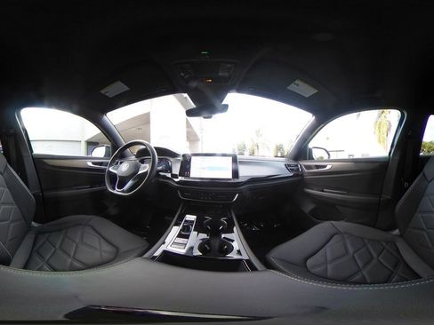 Used 2025 Volkswagen Atlas Cross Sport SE image 43