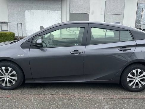 Certified 2022 Toyota Prius LE AWD/4WD image 8