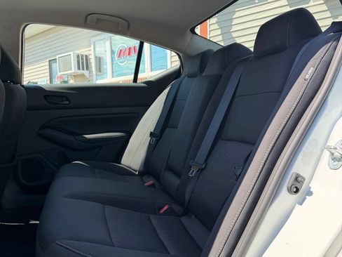 Used 2023 Nissan Altima 2.5 SV FWD image 11