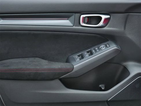 Used 2025 Honda Civic Type R image 11