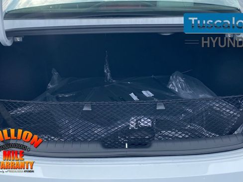 New 2025 Hyundai Elantra Limited image 11