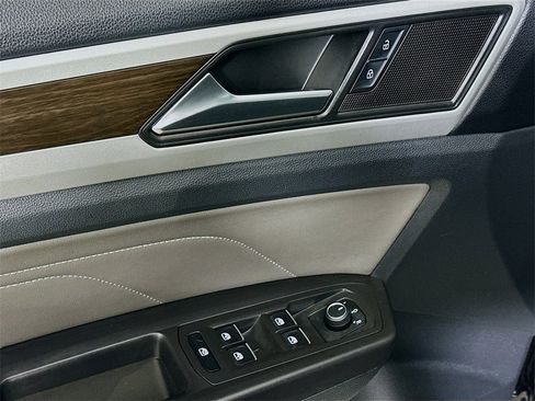 Used 2023 Volkswagen Atlas SE w/ Panoramic Sunroof Package image 21