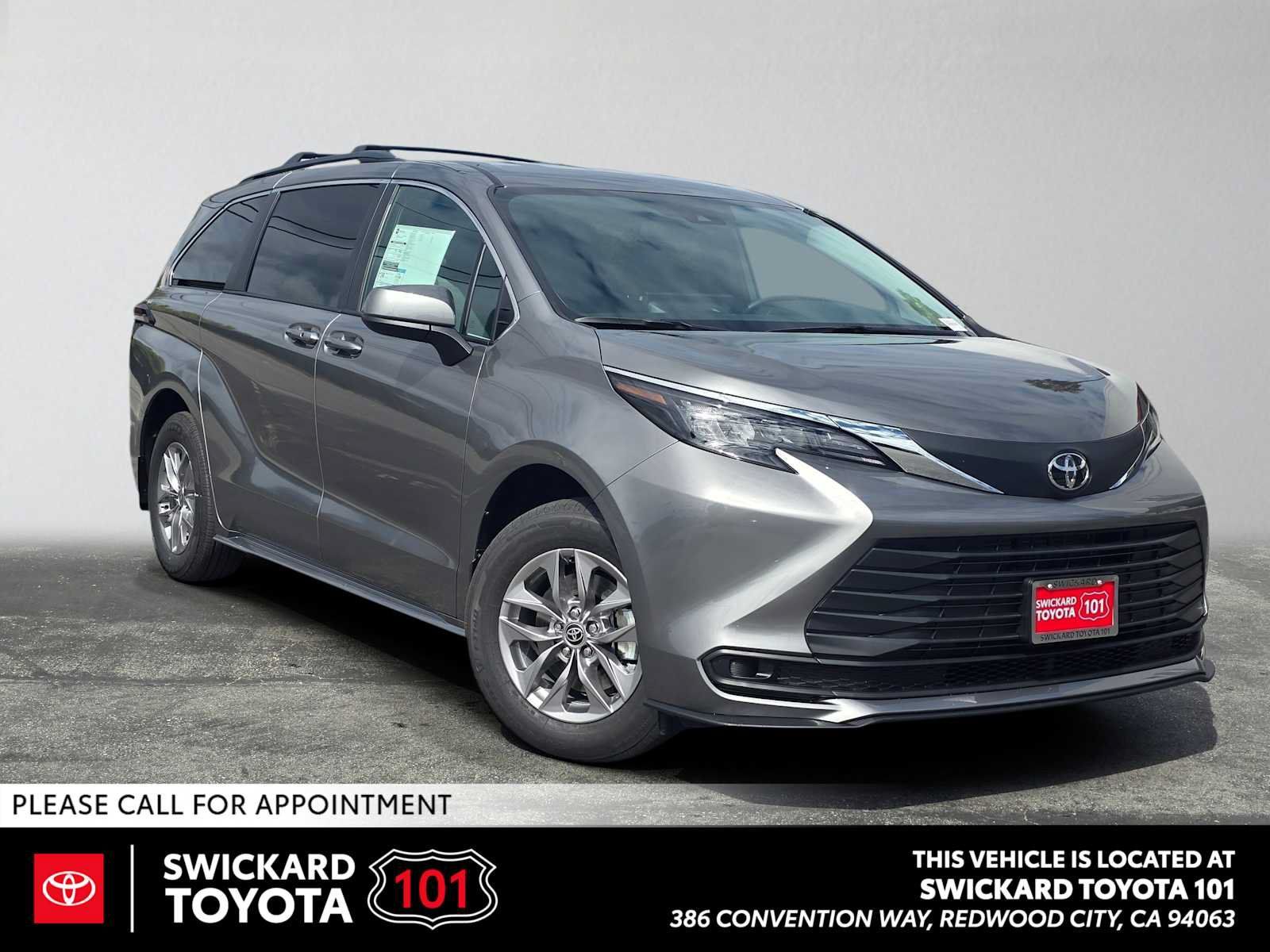Used 2026 Toyota Sienna LE FWD image 1