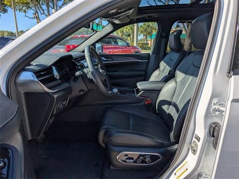 Used 2023 Jeep Grand Cherokee Overland w/ Adv Protech Group III image 10