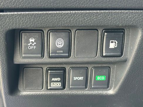 Used 2019 Nissan Rogue S image 28