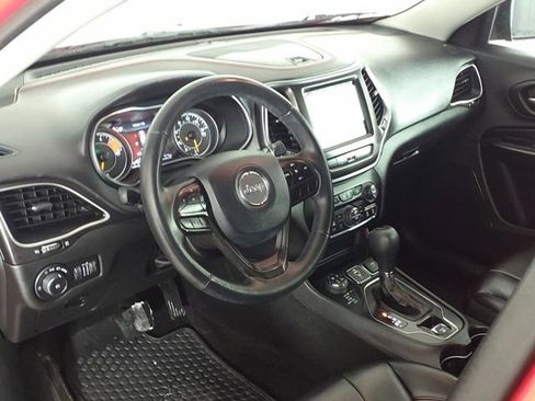 Used 2019 Jeep Cherokee Trailhawk w/ Cold Weather Group image 8