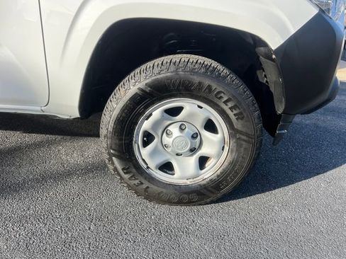 Used 2022 Toyota Tacoma SR image 11