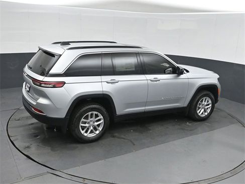 New 2025 Jeep Grand Cherokee Laredo image 29