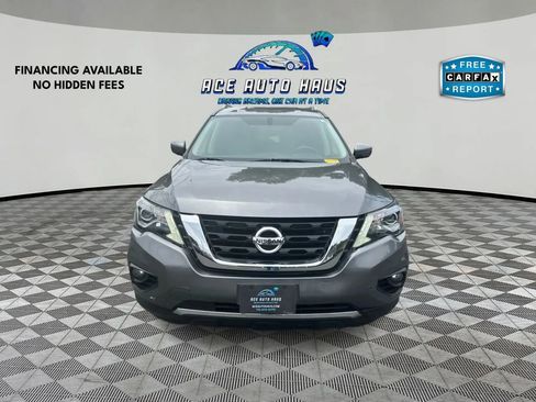 Used 2019 Nissan Pathfinder SV image 2