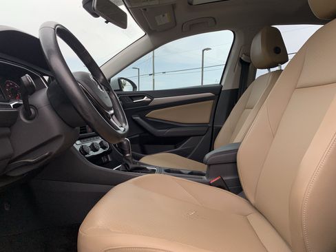 Used 2019 Volkswagen Jetta SE FWD image 17