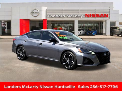 Used 2025 Nissan Altima 2.5 SR image 1