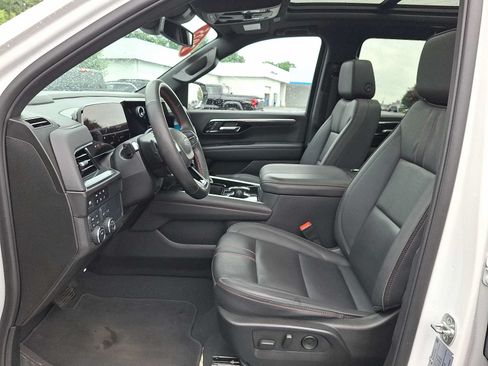 Used 2025 Chevrolet Suburban RST w/ Comfort Package AWD/4WD image 14