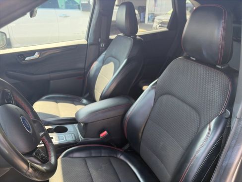 Used 2023 Ford Escape ST-Line AWD/4WD image 9