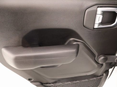 Used 2024 Jeep Gladiator Sport image 15