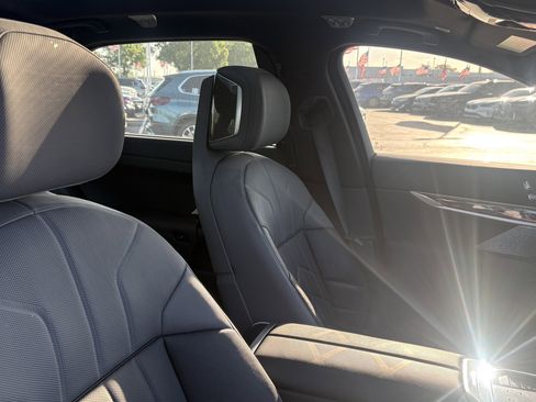 Certified 2023 BMW i7 xDrive60 w/ Executive Package 2 image 33