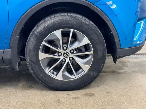 Used 2018 Toyota RAV4 XLE AWD/4WD image 4