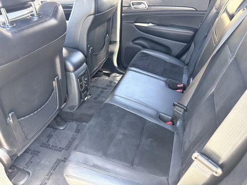 Used 2018 Jeep Grand Cherokee Altitude RWD image 16