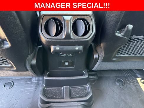 Used 2024 Jeep Wrangler Unlimited Rubicon AWD/4WD image 16