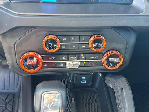 Used 2025 Ford Bronco Badlands AWD/4WD image 37
