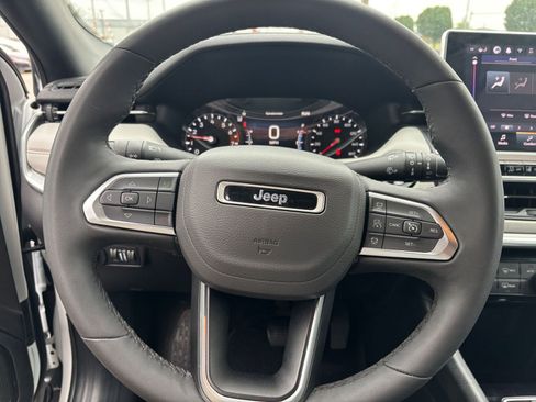 Used 2025 Jeep Compass Limited AWD/4WD image 29