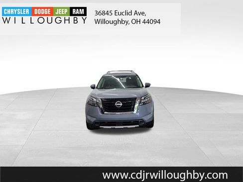 Used 2025 Nissan Pathfinder Platinum AWD/4WD image 2