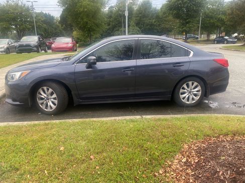 Used 2017 Subaru Legacy 2.5i Premium image 3