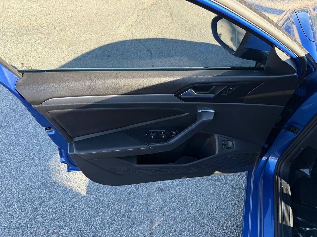 Used 2024 Volkswagen Jetta SE w/ Panoramic Sunroof Package FWD image 10