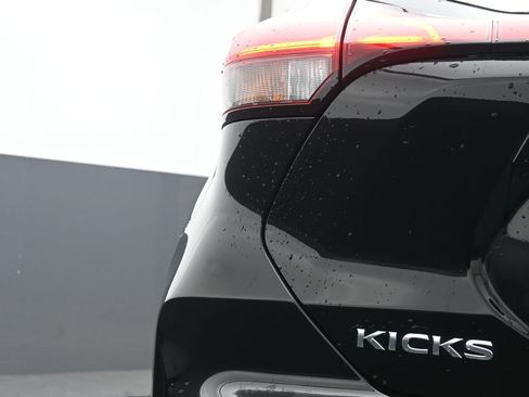 Used 2025 Nissan Kicks Play S image 11