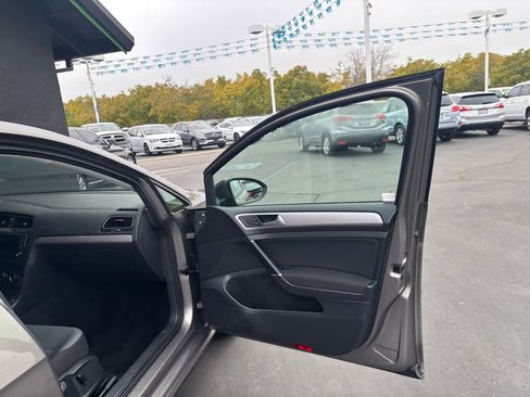 Used 2016 Volkswagen e-Golf SE image 12