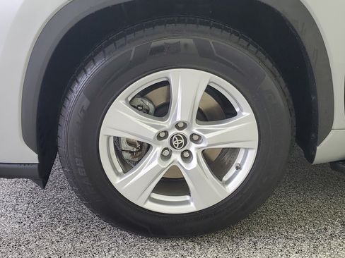 Used 2023 Toyota Highlander LE FWD image 12